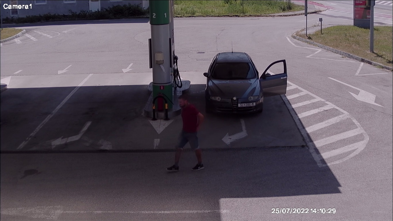 Slika /PU_BB/Razno/Traganje - objave fotografija/Krađa Alfa Romea/POČINITELJ.jpg
